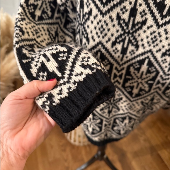 Vintage GAP Wool Black and White Sweater - Picture 4 of 9